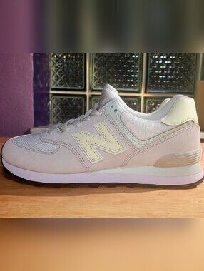 New Balance Women's Sneaker in Yellow and Cream